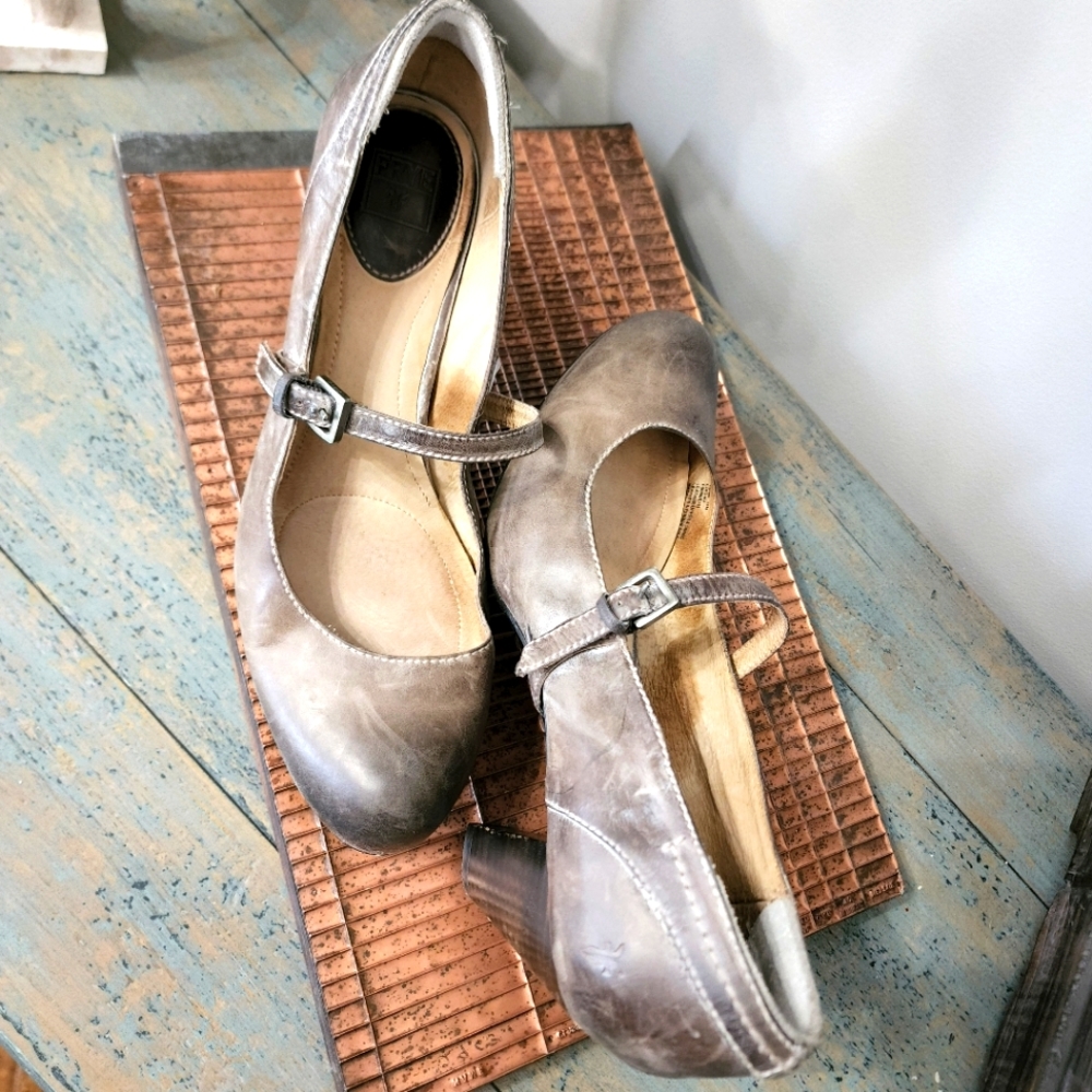 Frye leather Mary Jane heels gray/tan